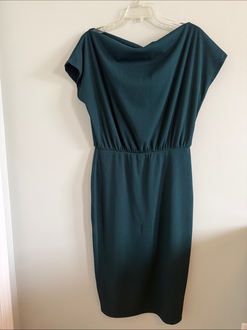 Sleek Emerald Green Midi Dress with Draped Boat Neck